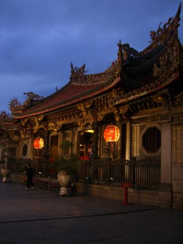 Taiwan: Taipei Longshan Temple Dusk