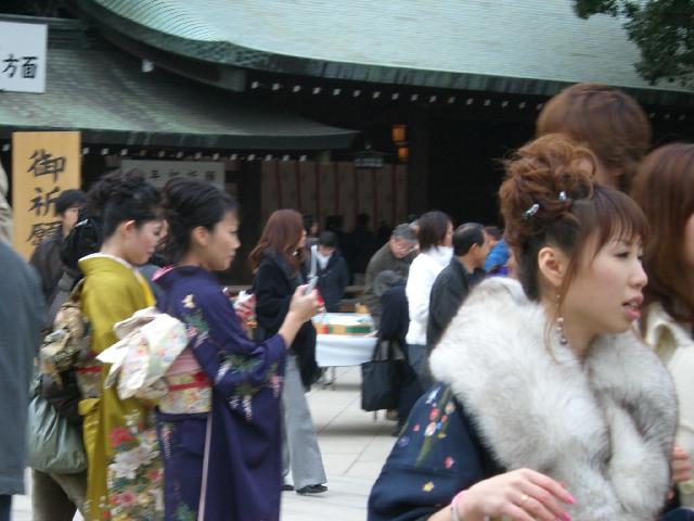 Tokyo: Meiji Shine Kimono And Cell Phone